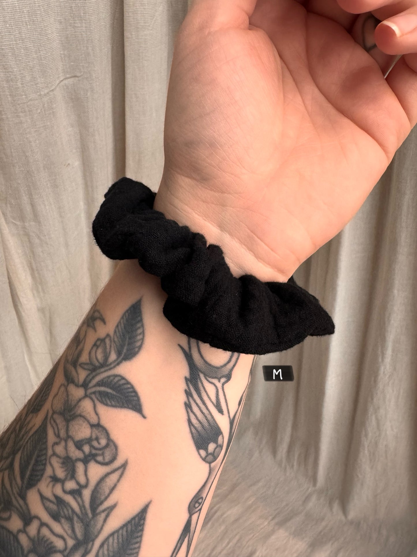 Scrunchie Musselin Schwarz